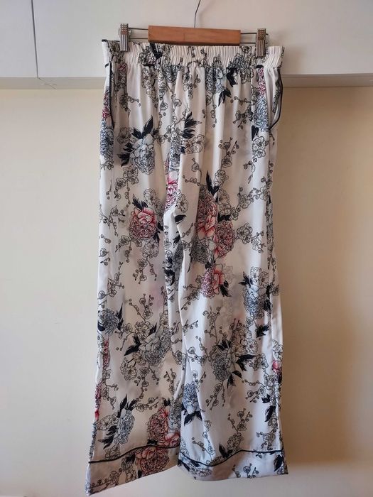 Calças estampadas brancas com bolsos