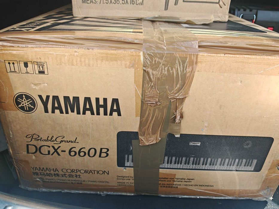 YAMAHA DGX 660 keyboard