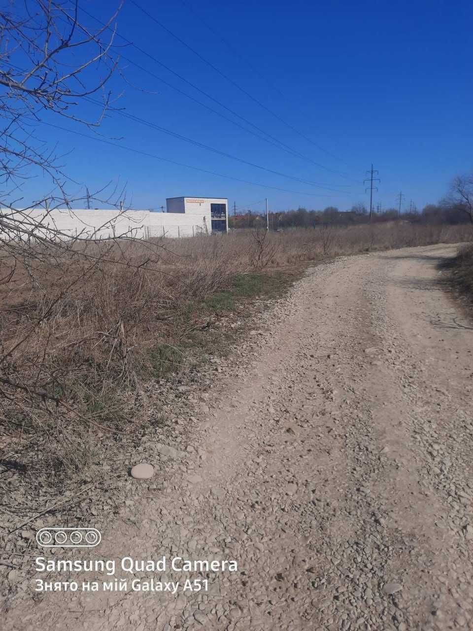Ділянка з вигідним розташуванням в передмісті с. Микитинці.