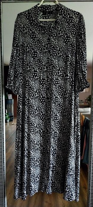 Elegancka sukienka o ciekawym princie r 46 (małe, stawiam na 44)