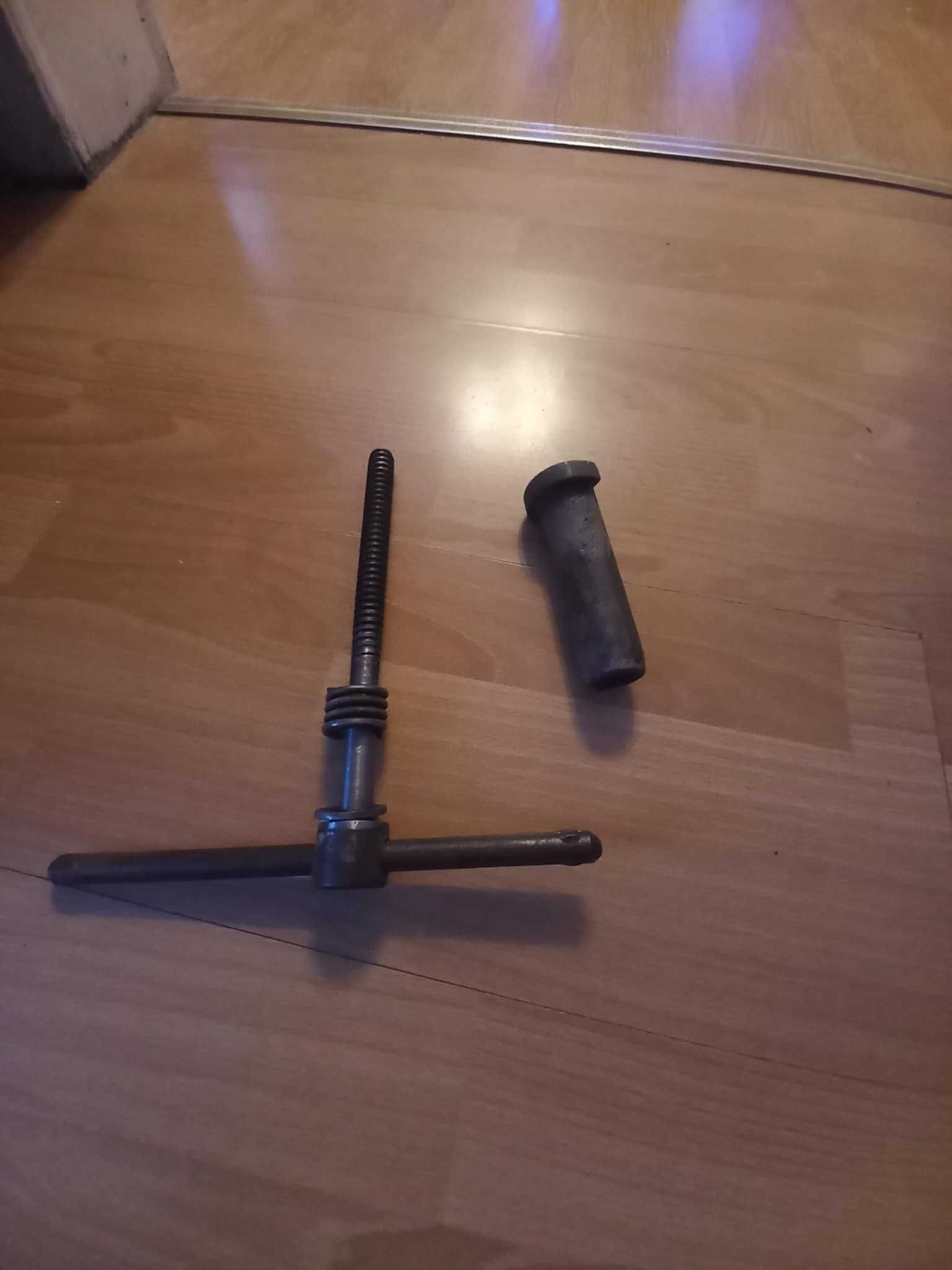 Śruba plus nakrętka do imadła z czasów PRL