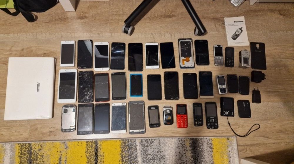 Zestaw telefonów