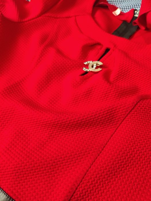 Червона сукня з шкіряним низом