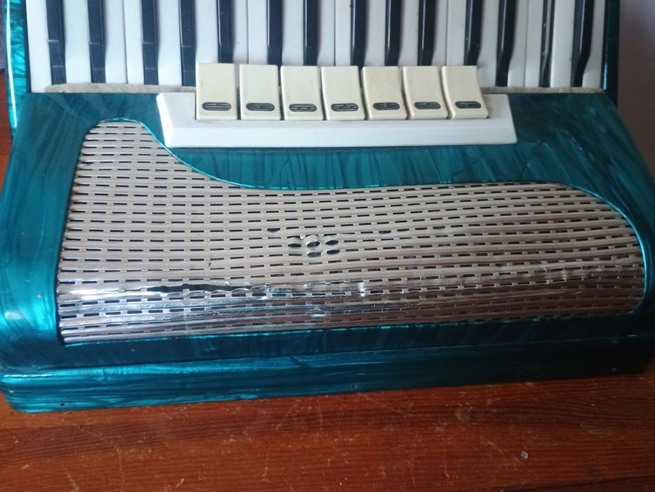 Akordenon Wiktoria ll korpus strona melodyczna