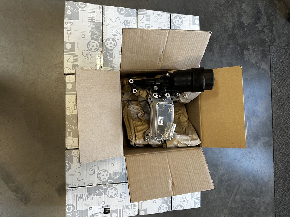 Теплообмінник ОМ651 2.2 радіатор масляний Sprinter W906 W907 спрінтер