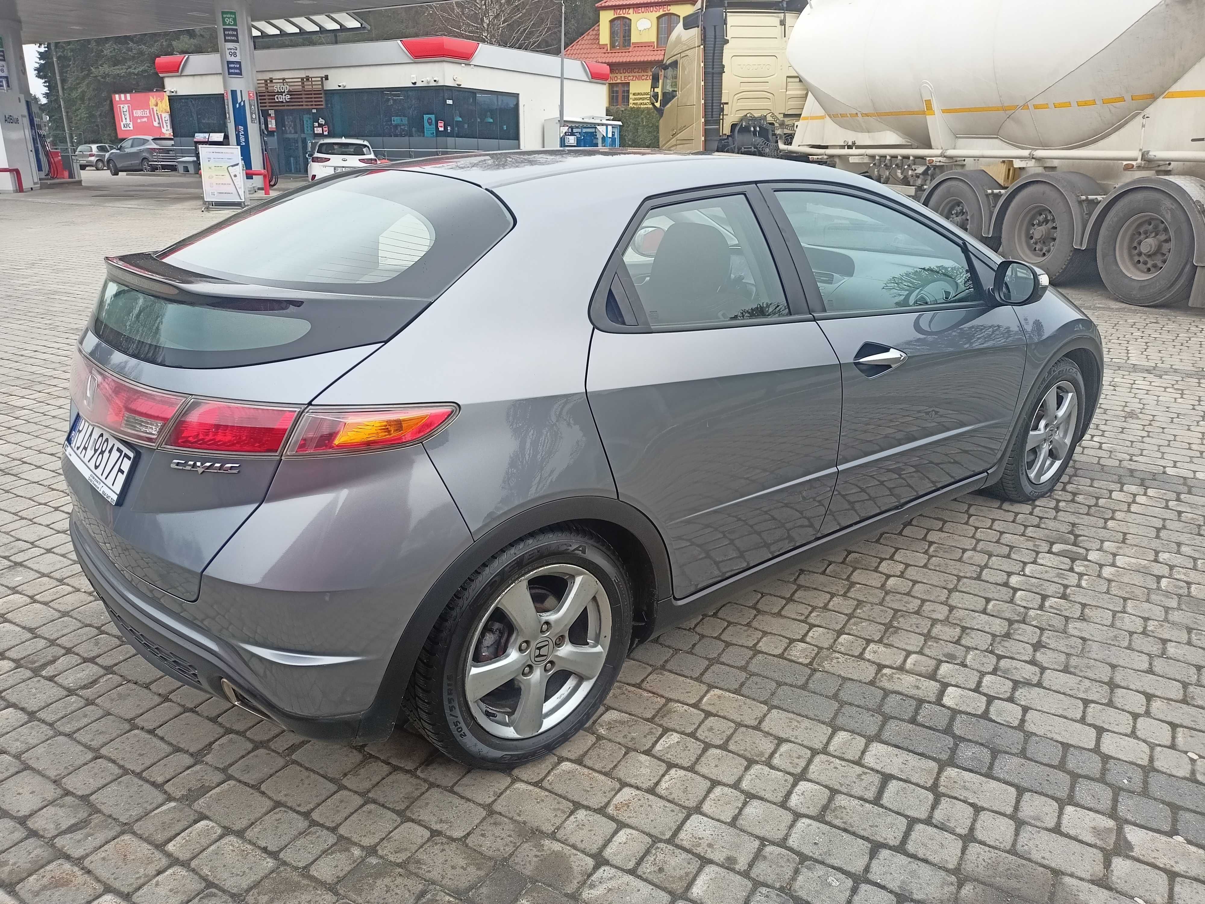 **Honda Civic Ufo**1.8**Zarejestrowany**Prywatnie**Bardzo Ładna