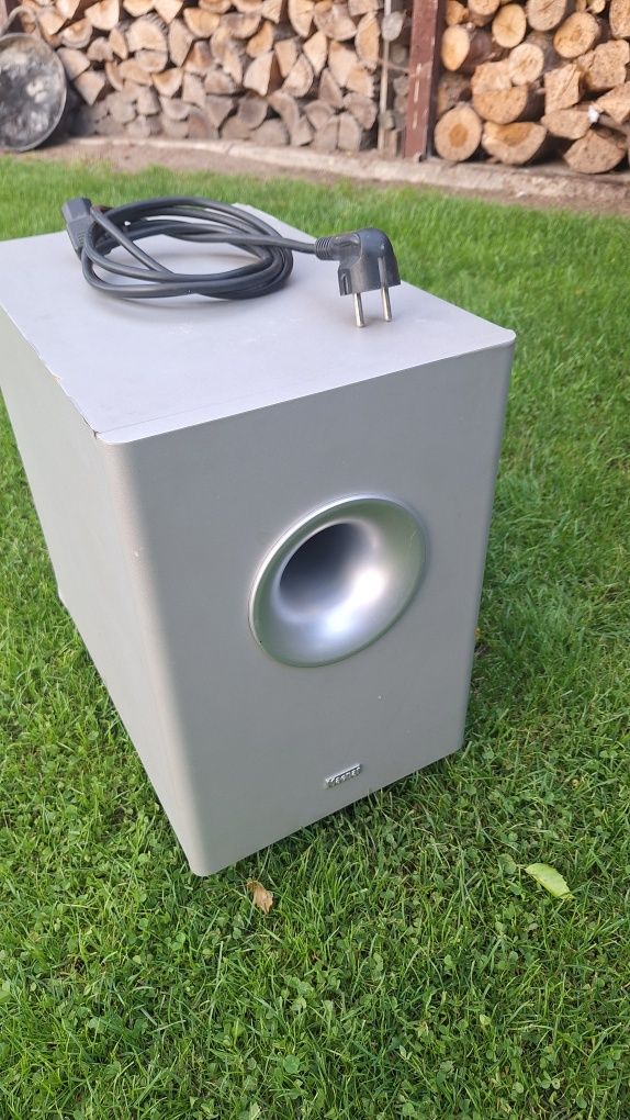 Subwoofer Magnat srebrny.