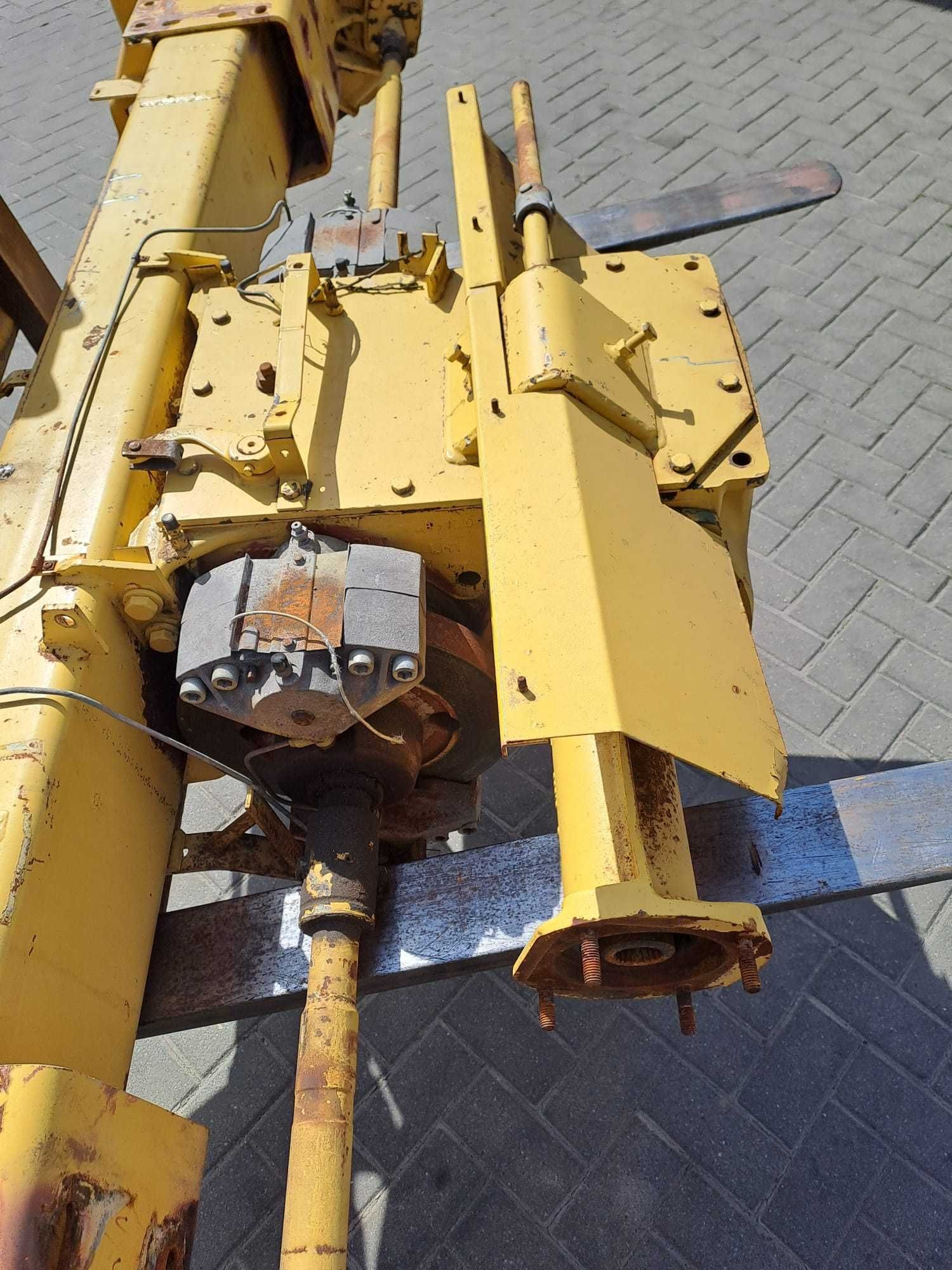 Przedni  most do kombajnu  New Holland  Tx 66 -68