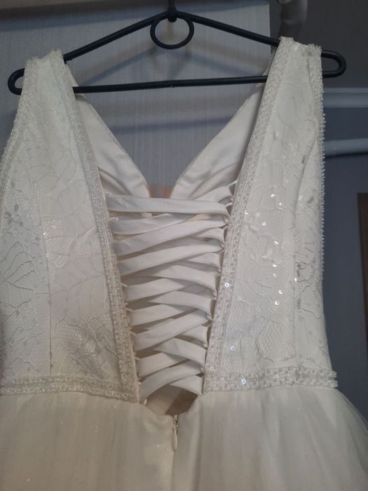 Ніжна весільна сукня