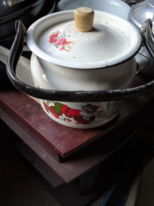 Продаються чайники 2 шт.б/у