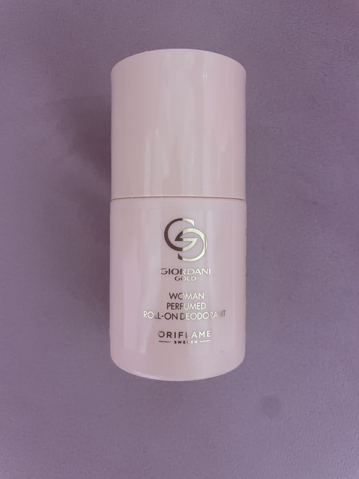 Perfumowany dezodorant w kulce Giordani Gold Woman