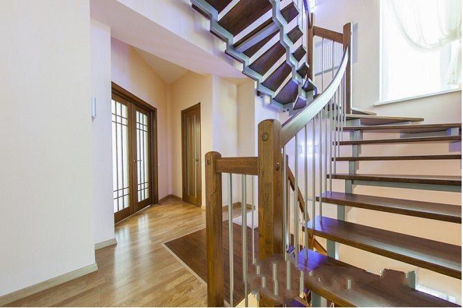 Дом в коттеджном городке с выходом на воду, Козин, Дамба