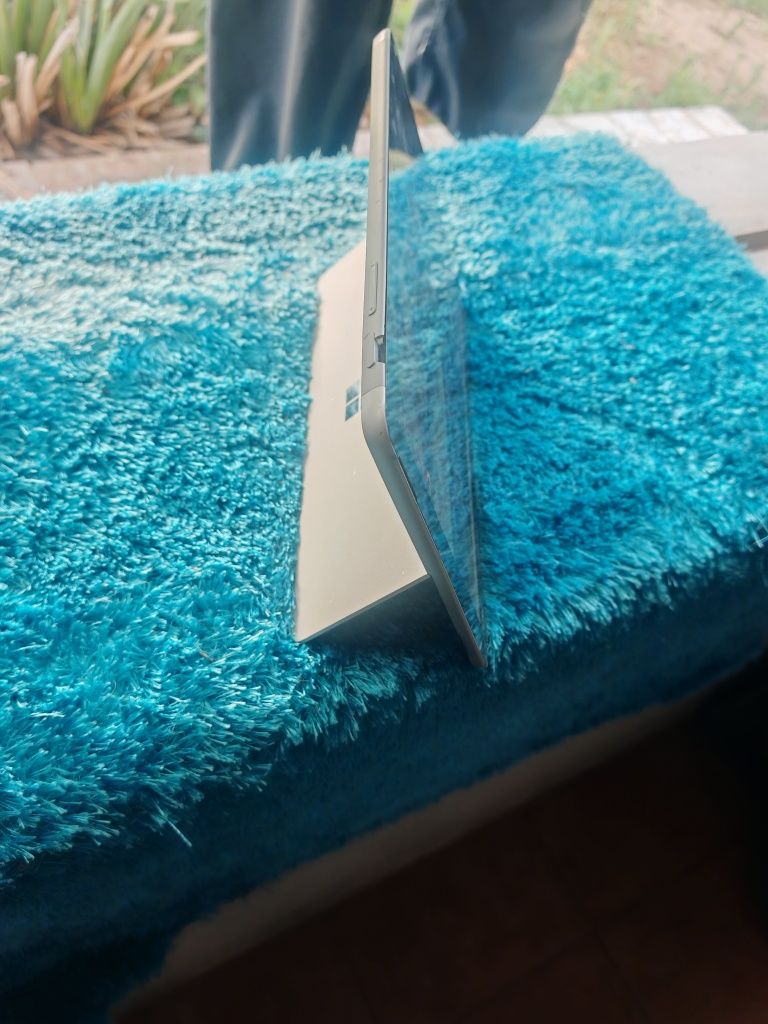 Microsoft Surface Go