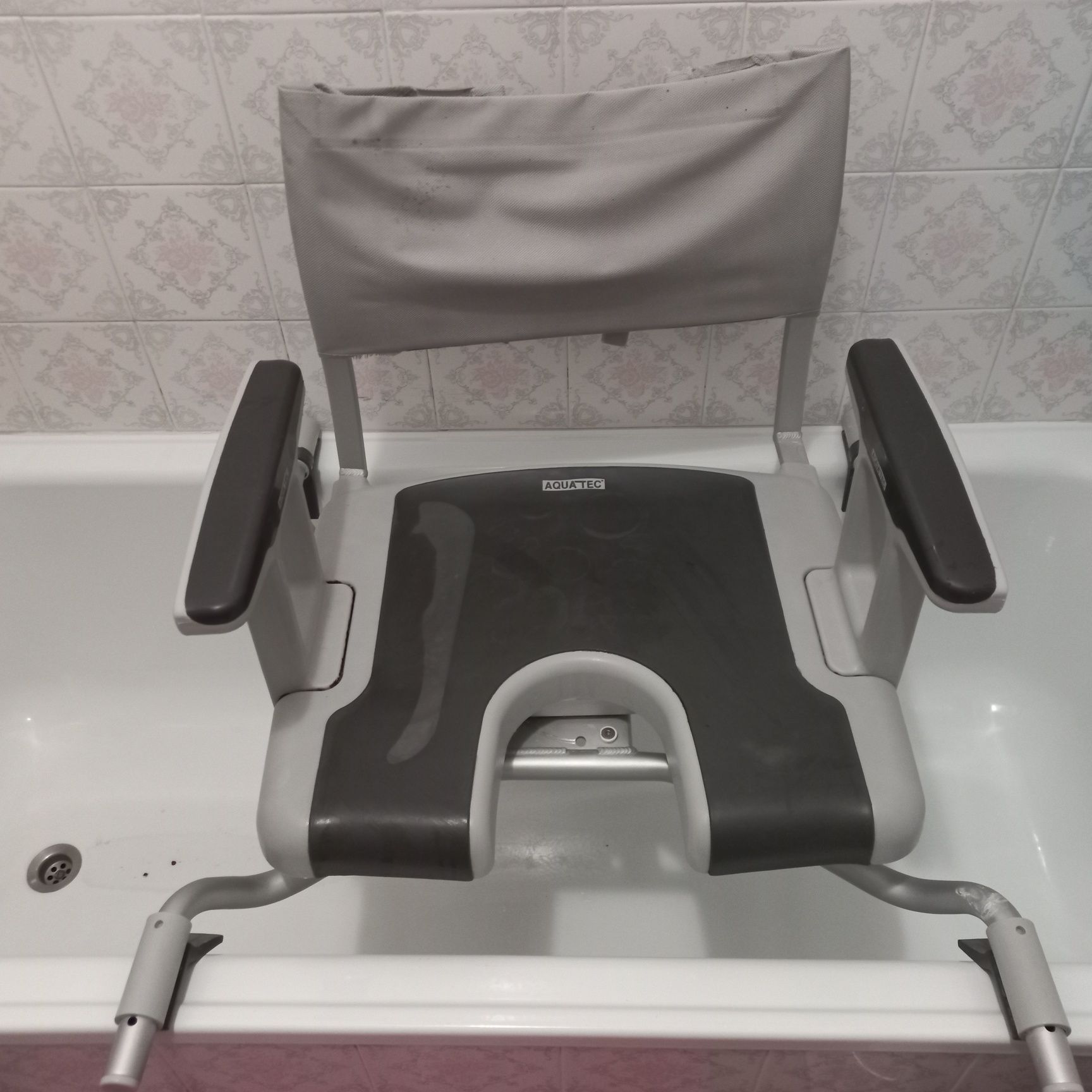 Cadeira para banheira-pessoas com mobilidade reduzida