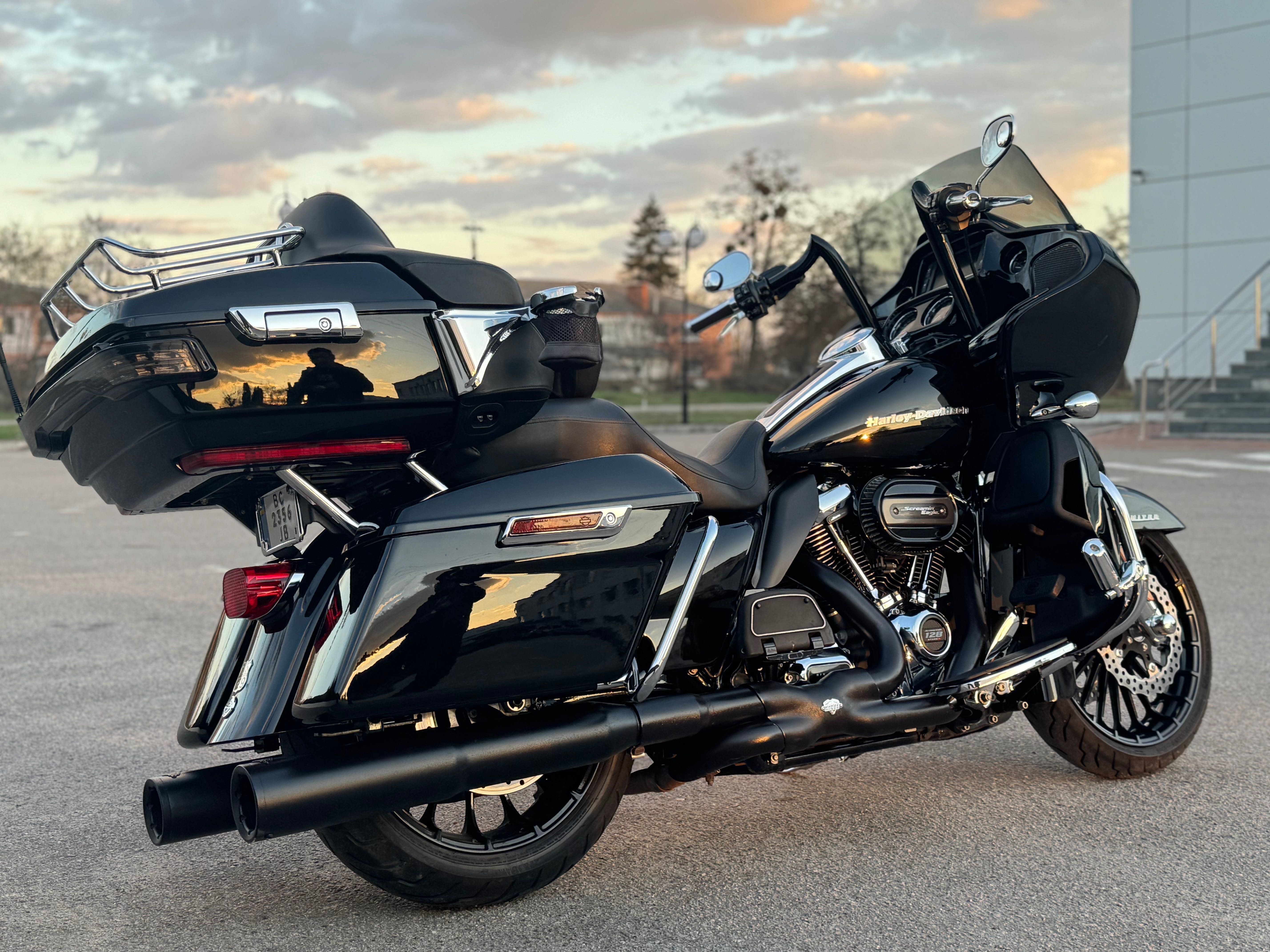 Harley Davidson Road Glide Ultra Limited 128
