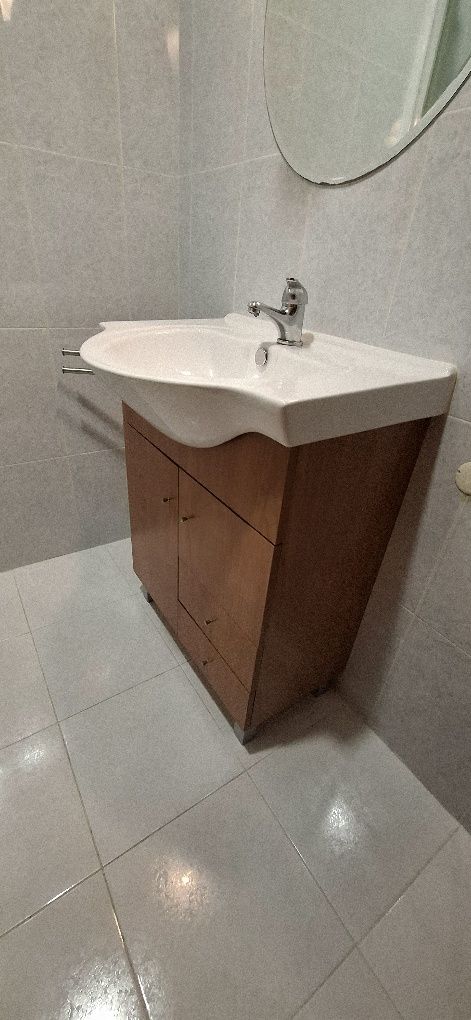 Armário WC com 2 gavetas e 2 portas. Lavatório incluído