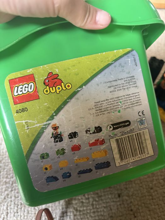 LEGO Duplo 4080 – zielone wiaderko klocków + figurka budowlańca