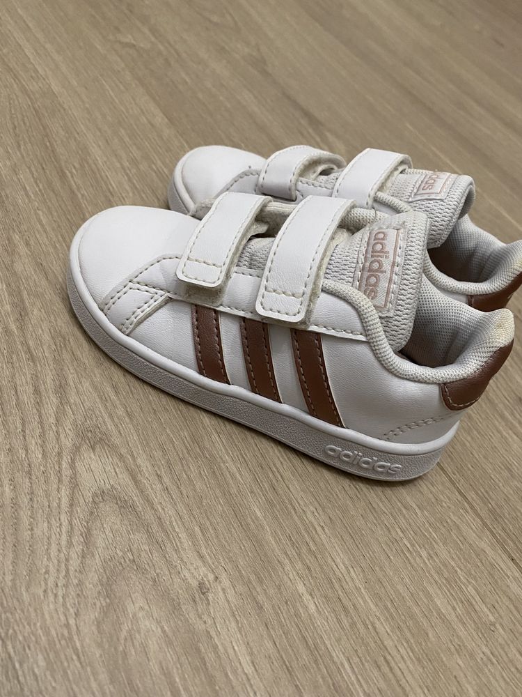 Buty adidas r. 23