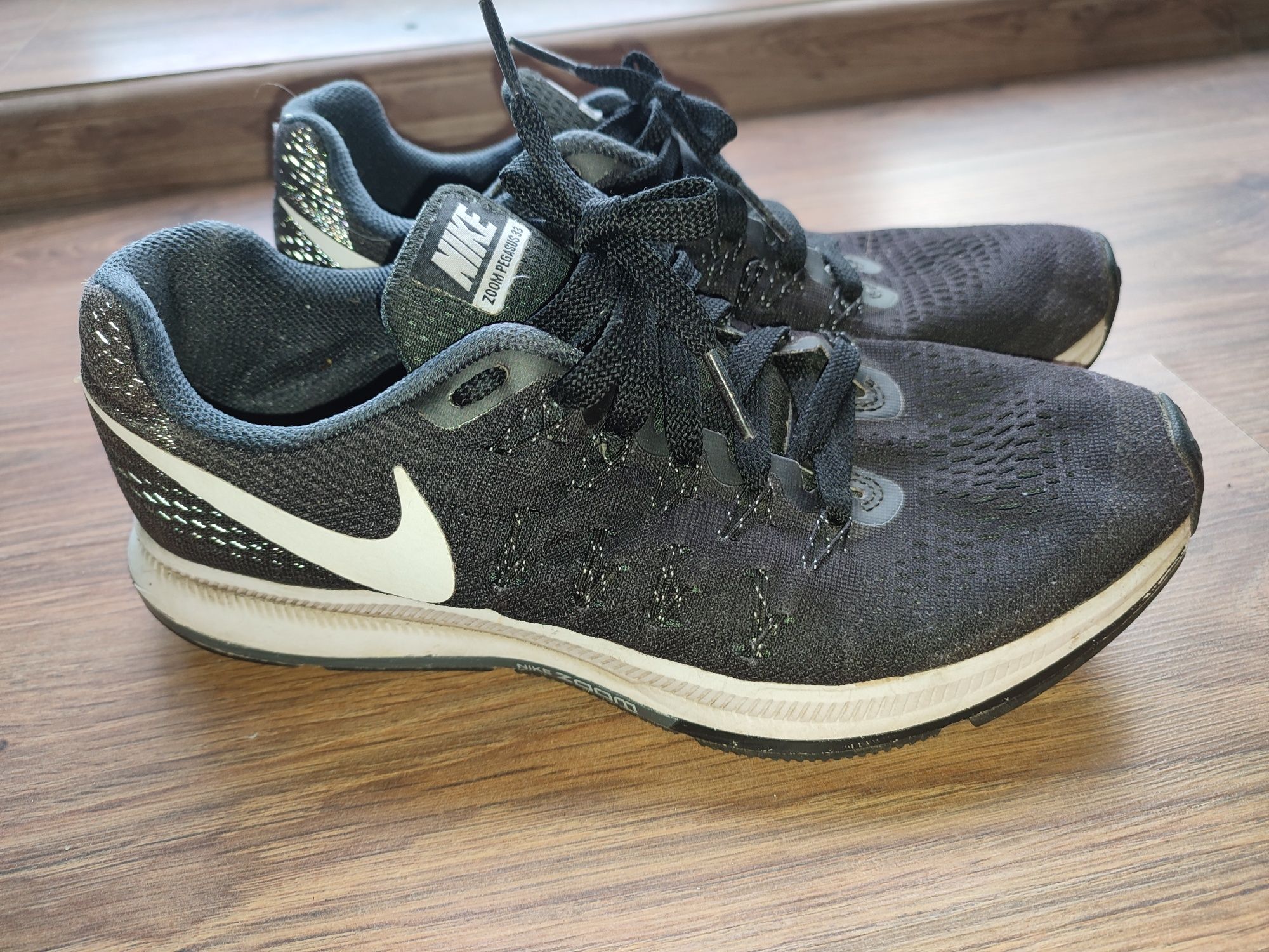 Buty Nike 40.5 Zoom Pegasus 33 run 
Lekkie ślady użytkowania. 
Wkładka