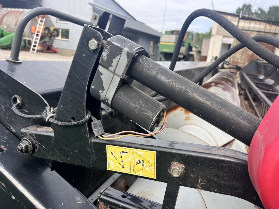 Жатка зернова Массей Фергюсон 7,6 метра