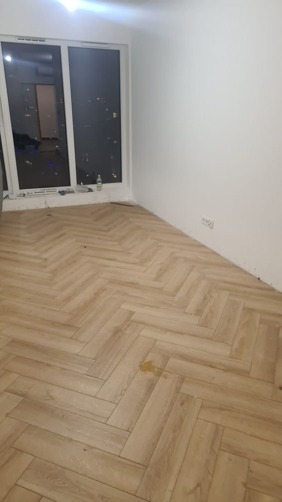 Panele  w Jodełke  135m2 firmy Weninger Dąb California AC6 12mm
