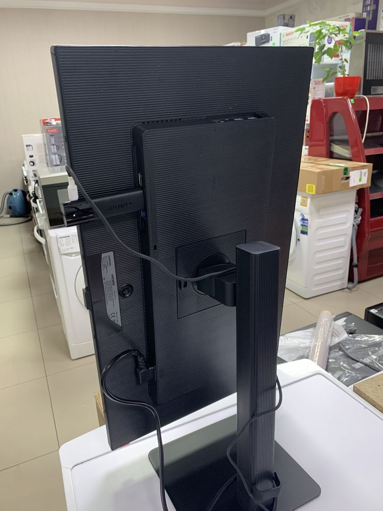 Монітор Samsung ViewFinity S8 (27" 4K UHD IPS HDR )