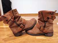 Botas em pele camel