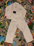 Dobok taekwondo criança + cintos branco e amarelo