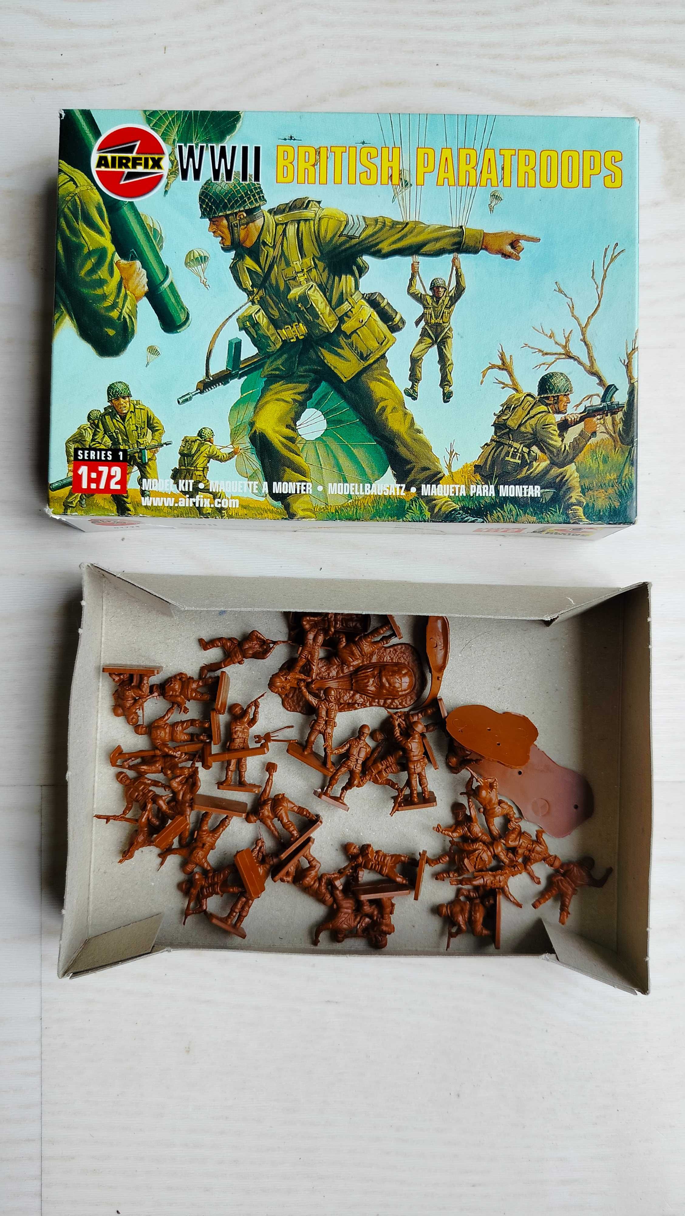 Małe żołnierzyki British paratroops Airfix