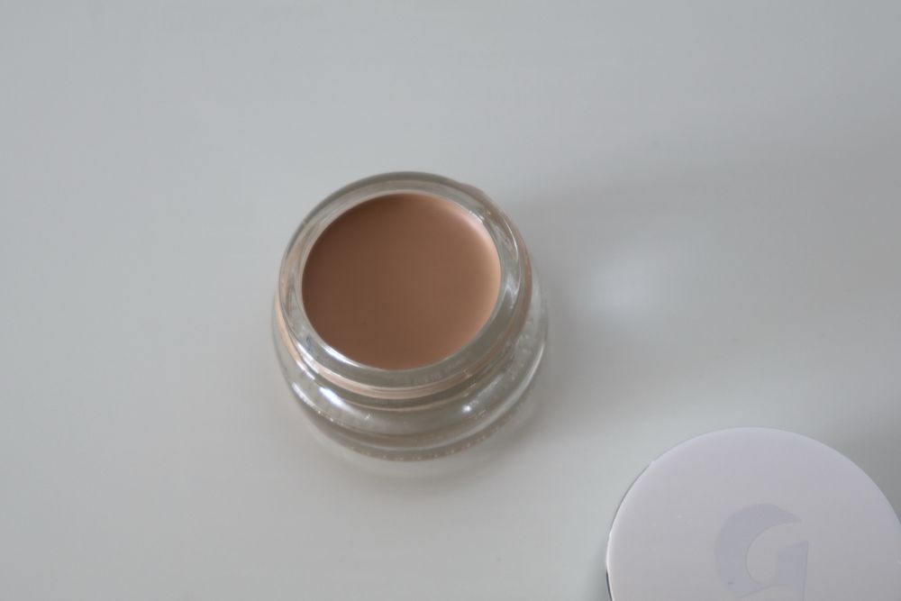 Corretor Glossier Stretch Concealer Claro-Neutro (NOVO)