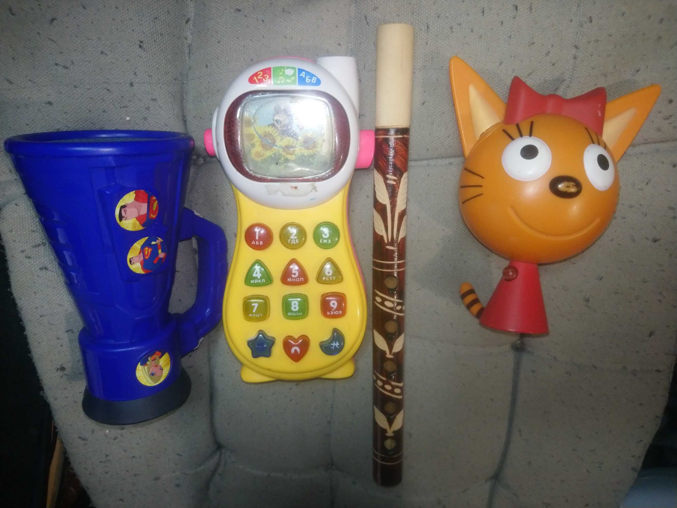 Детские игрушки дудка музыкальный телефон Фигурка "Карамелька Три кота