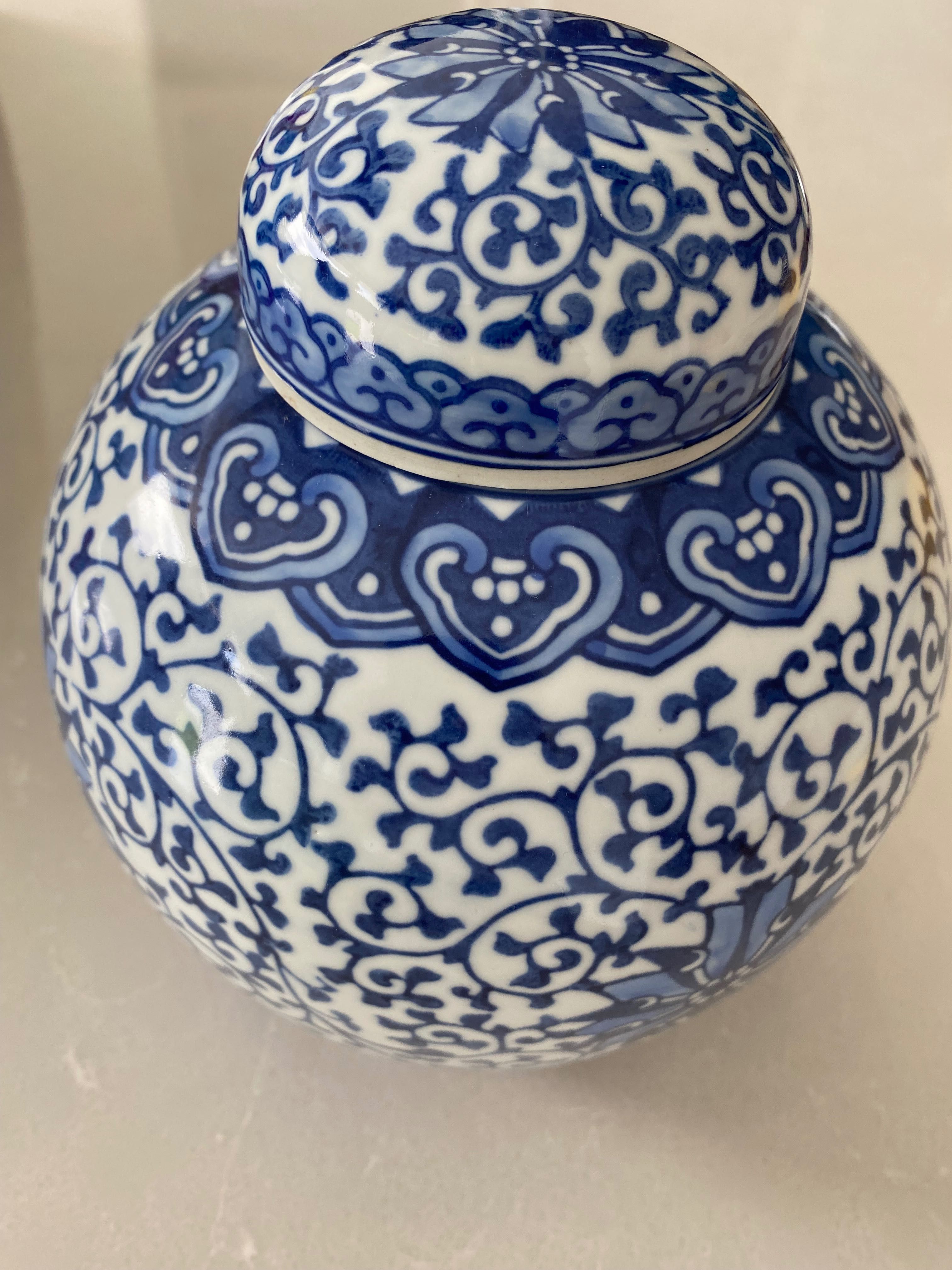 Jarra com tampa e taça de louça chinesa