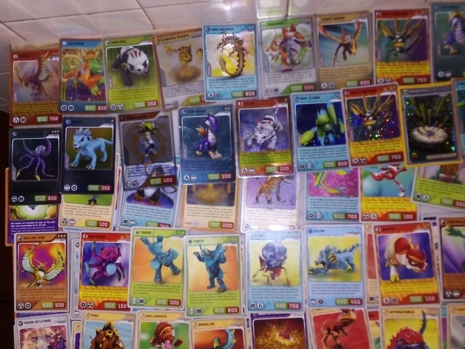 Conjunto de 180 Cartas Invizimals