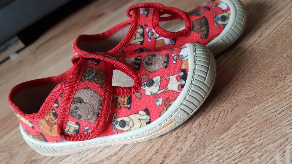 Kapcie przedszkole 27 buty zmienne czerwone chłopięce dziewczęce
