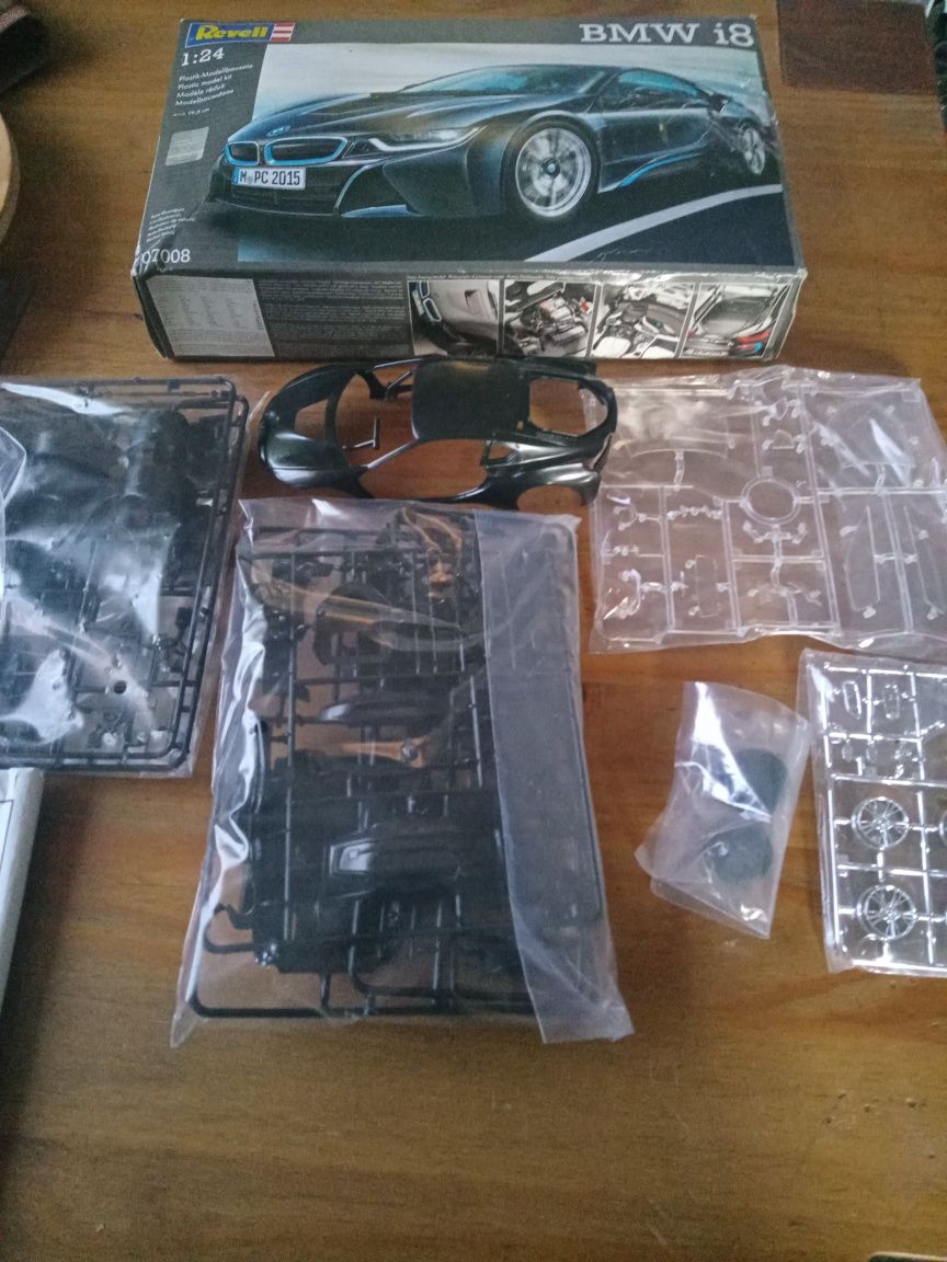 Model do sklejania BMW i8