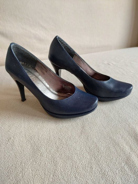 Buty na obcasie skórzane