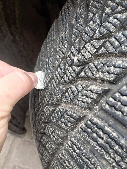 Продам резину r17 225/50 можно з дисками