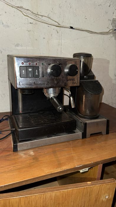 Кавомашина на один холдер з капучінатором та кавомолкою