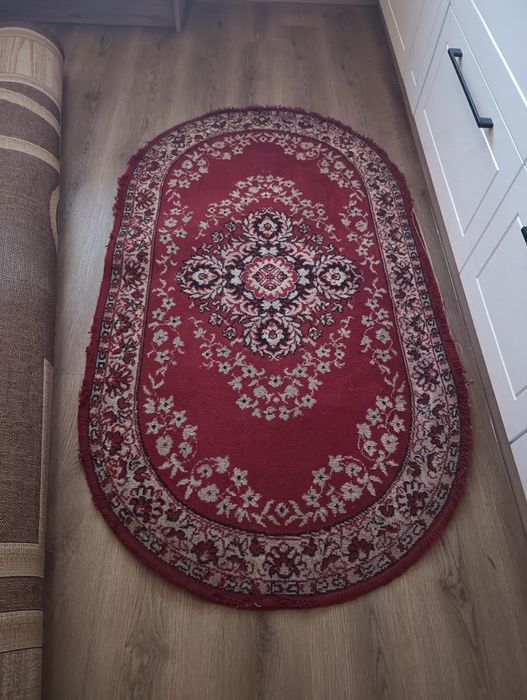 Dywanik mały PRL, owalny.