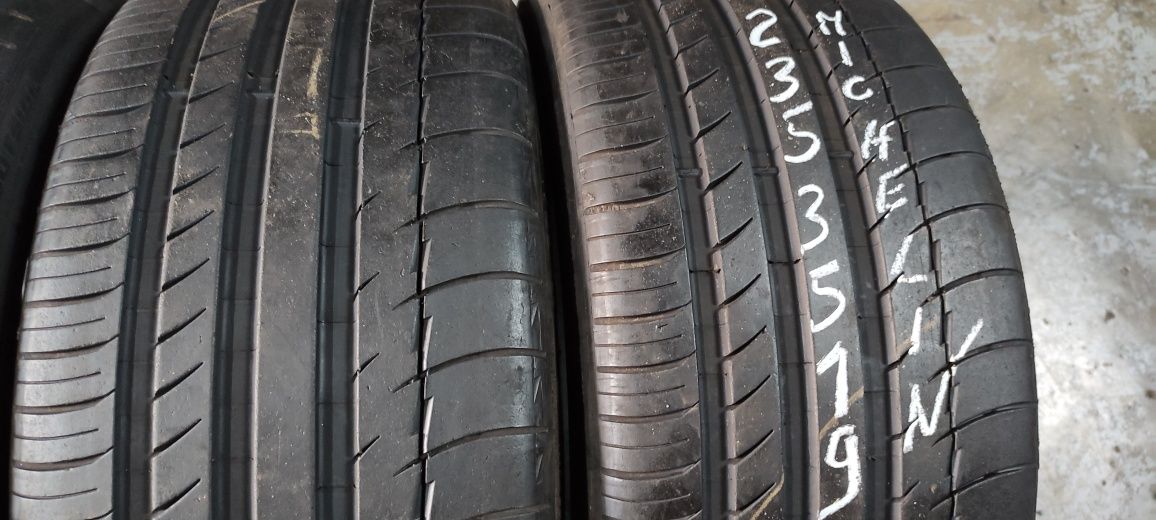 Pneus 235/35/19 semi novos