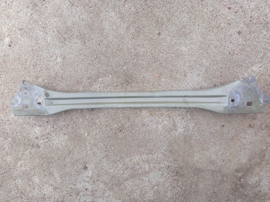 Toyota Yaris III  wspornik belki zderzaka tył belka tylna pod zderzak