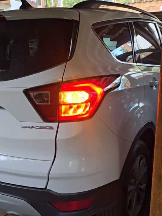 Фара задняя Ford Kuga Escape 16-19 г задний фонарь желтым эскейп куга