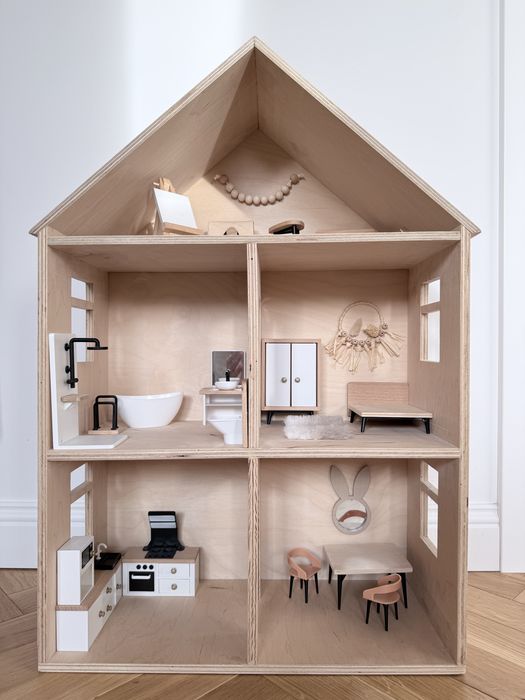 Domek dla lalek z wyposazeniem