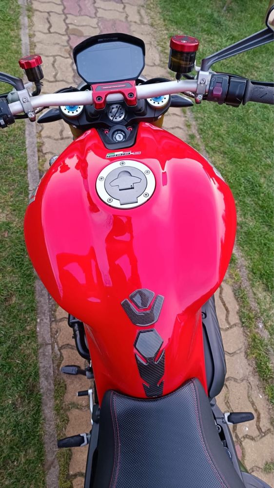 Ducati Monster 1200s