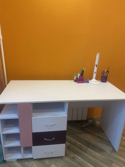 Комплект меблів в дитячу кімнату