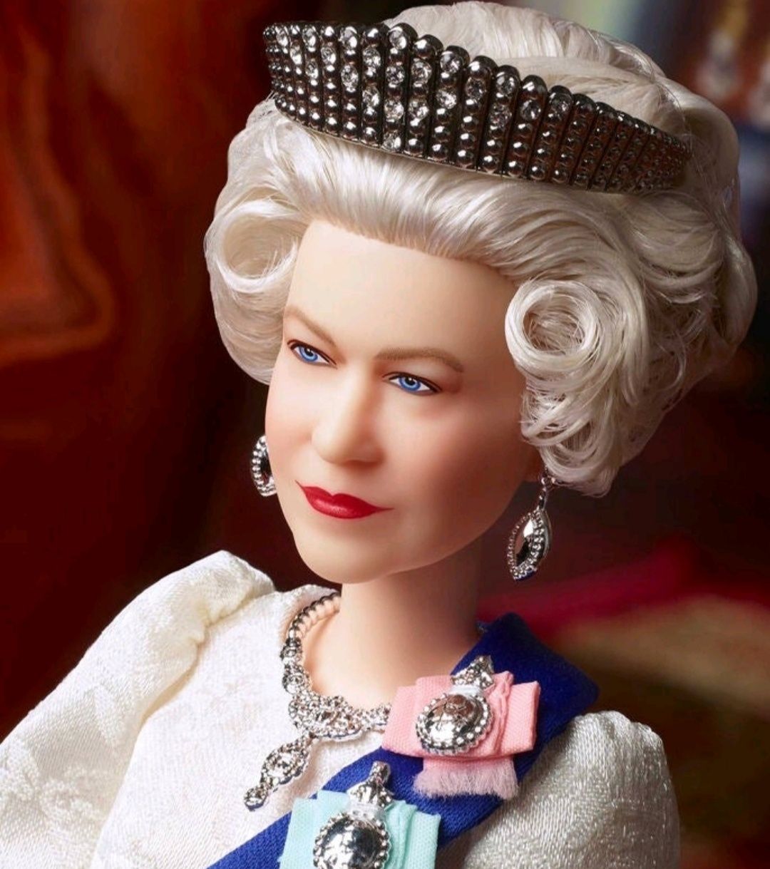 Barbie Signature  --  Rainha Elizabeth II de Inglaterra