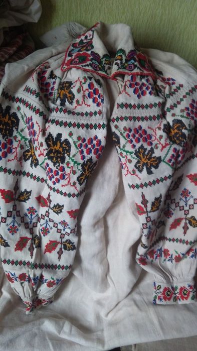 Нитки з 100%льону ,та тонкоруне ляне полотно.