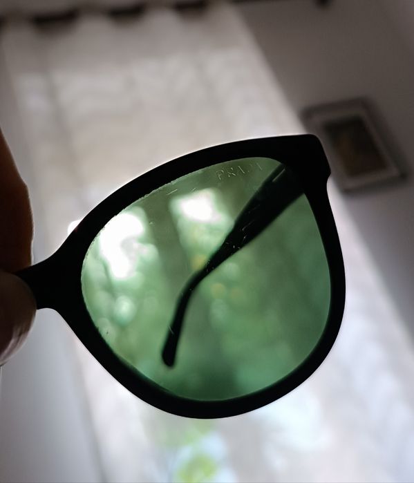 Óculos clássicos de sol de Prada