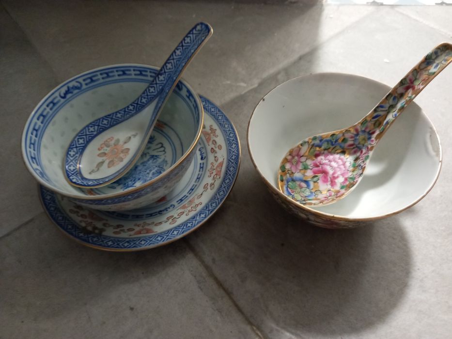 Duas tigelas chinesas