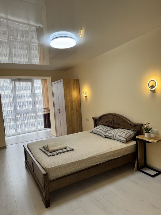 Здам подобово 1 кімнатну квартиру в центр ЖК Резиденція